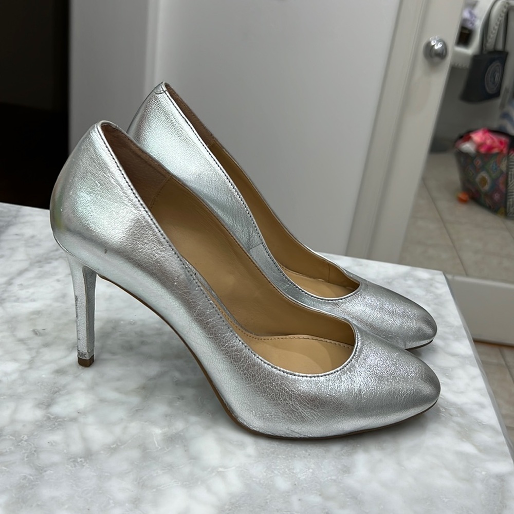 Michael Michael Kors Silver Pumps